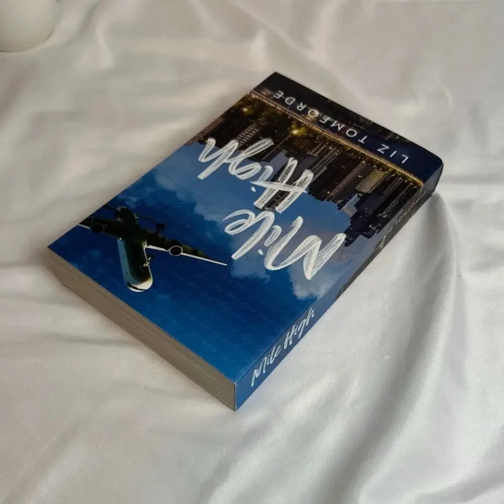 Mile High Liz Tomforde OOP Indie Skyline Cover Paperback Windy City #1